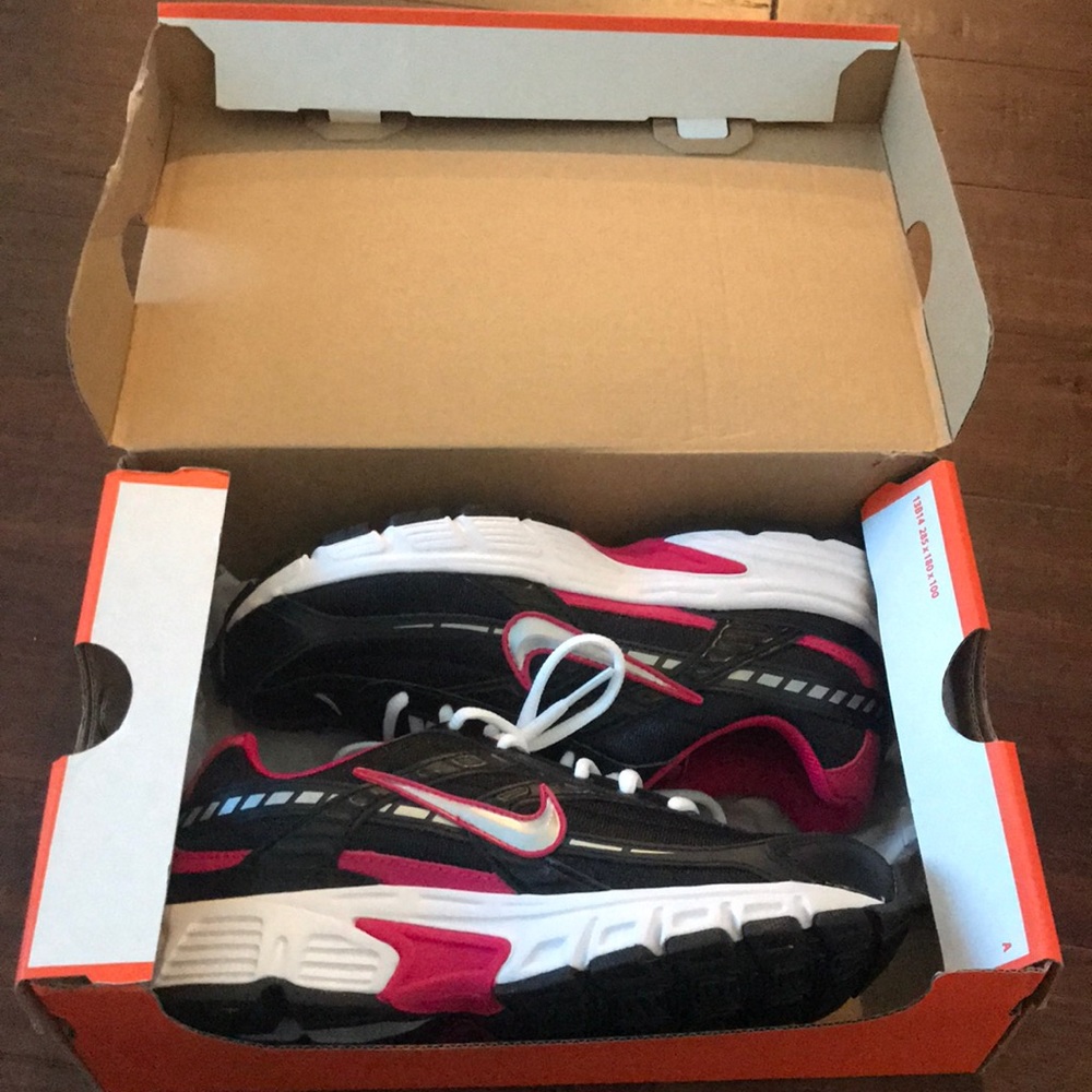 Women’s Nike Tennis shoes
